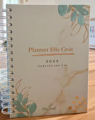 Agenda / Planner "Elle croit" 2024 - Centrée sur Lui - Avec marque-pages et stickers