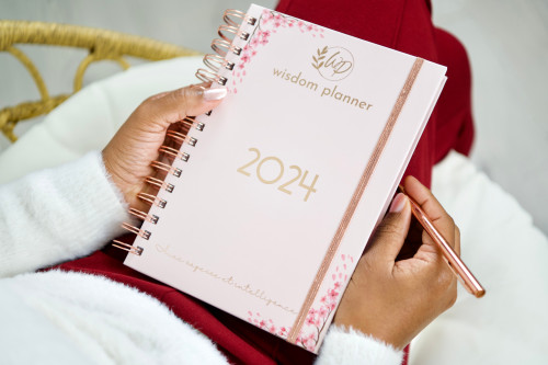 Agenda Wisdom Planner 2024 et son stylo rose gold gravé - S'organiser avec sagesse et intelligence !