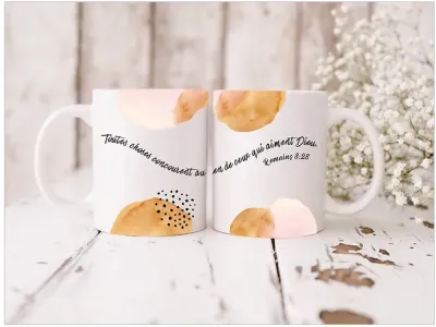 Tasse "Toutes choses concourent…" Romains 8.28

Tasse en céramique 330ml, passe au micro-onde...