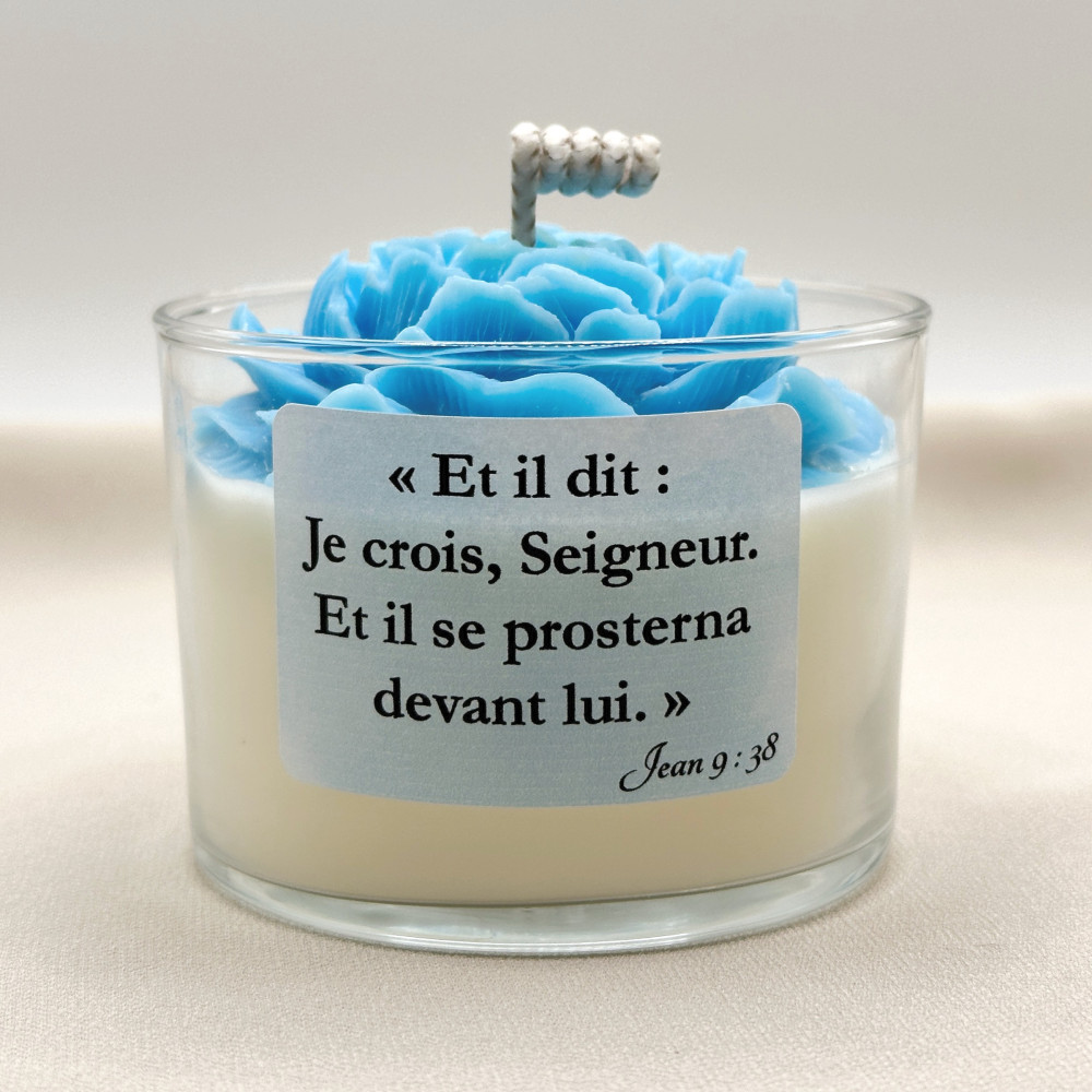 Bougie Pivoine « Et il dit : Je crois, Seigneur. » Jean 9.38 - Parfum Linge frais