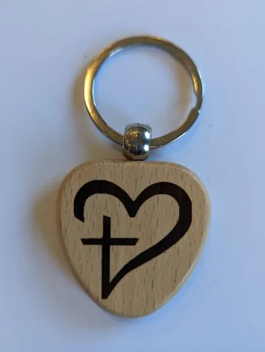 Porte-clé en bois "Cœur-Croix" - Forme cœur