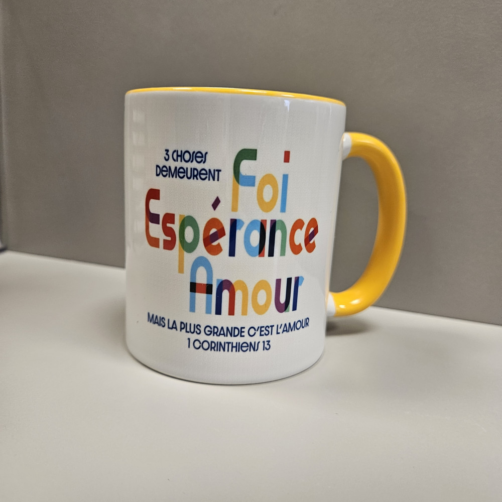 Mug bicolore blanc/jaune, "Foi, espérance, amour" 1 Corinthiens 13