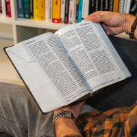 Bible Segond 21, gros caractères - couverture souple noire en fibrocuir, tranche argentée