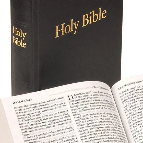 Anglais, Bible KJV, moyen modèle, rigide, noire
