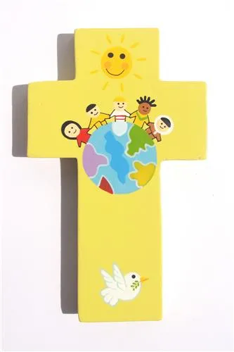 CROIX EN BOIS DECORÉE, ENFANTS ET TERRE JAUNE 7X12CM