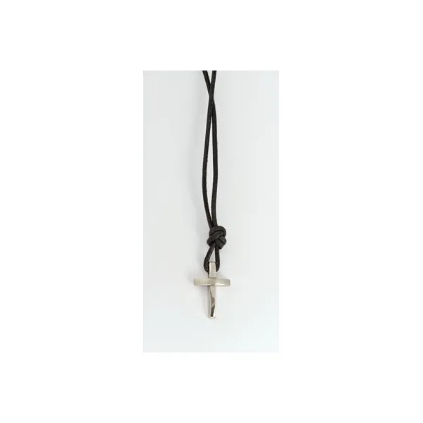 Pendentif croix et collier cuir