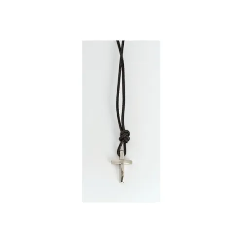 Pendentif croix et collier cuir