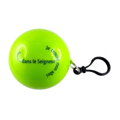 PONCHO DE PLUIE DANS UNE BOULE DE 7 CM PS 91 V1 VERT
