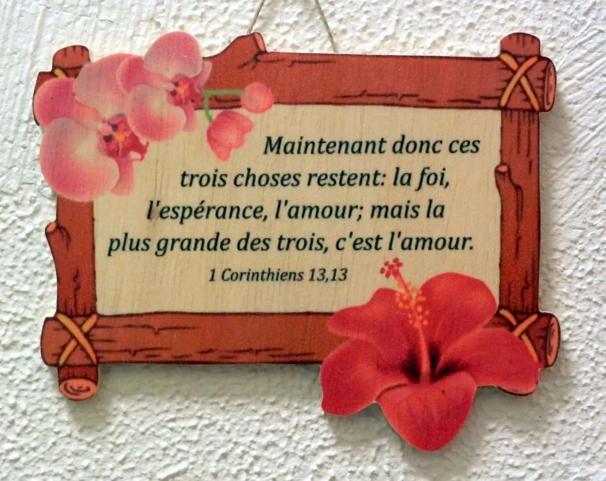 Bois, cadre avec fleurs, 1 Corinthiens 13.13