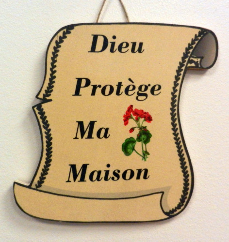 Bois parchemin petit, Dieu protège ma maison