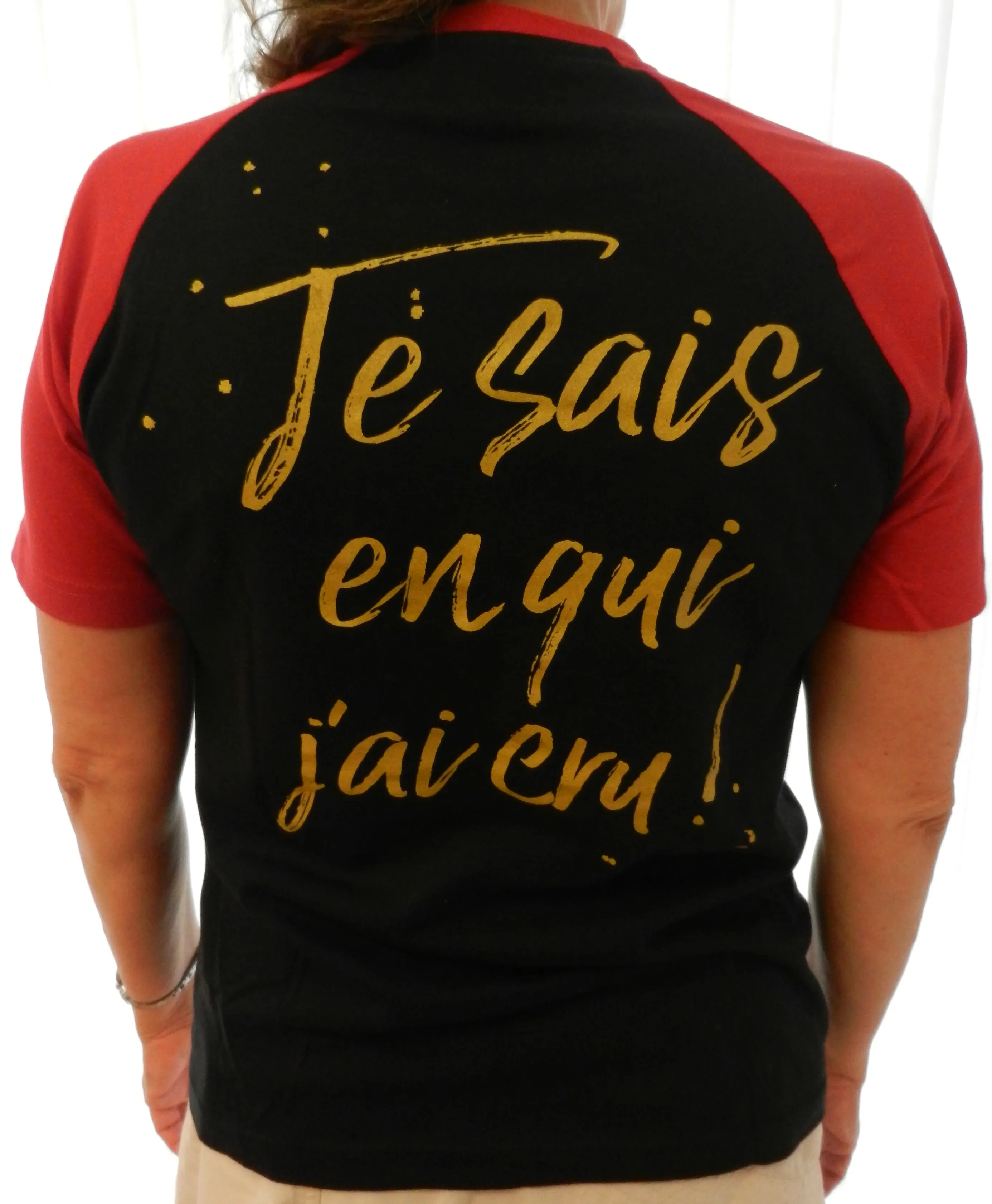 Je sais en qui j'ai cru 2 faces - T-Shirt noir manches rouges