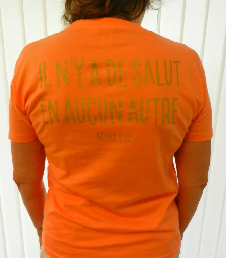 Jésus sauve + Il n'y a de salut - T-Shirt abricot