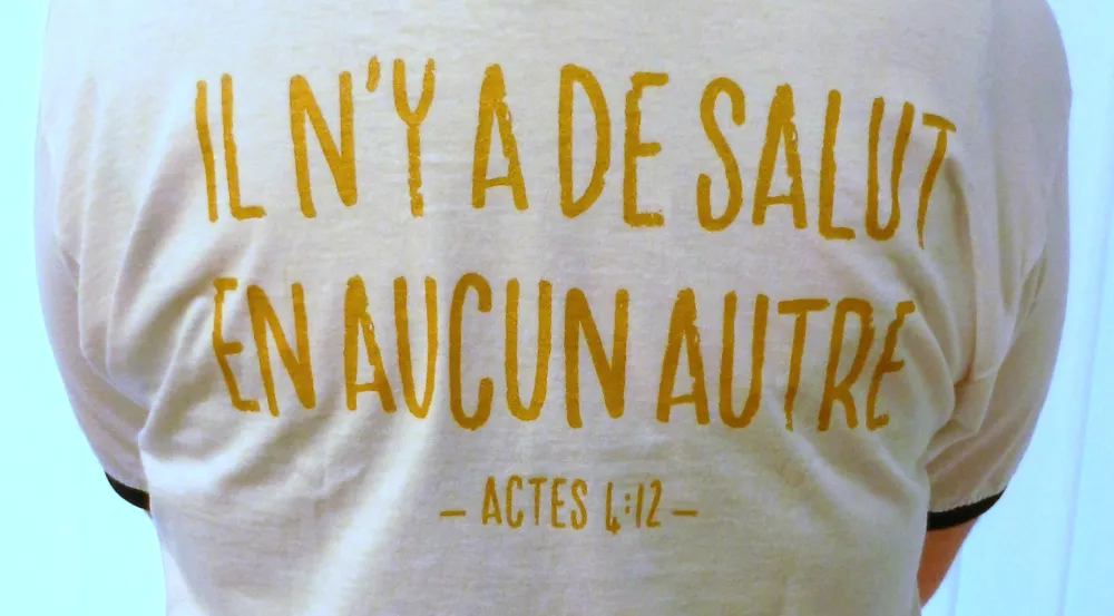 Jésus sauve + Il n'y a de salut - T-Shirt blanc col noir