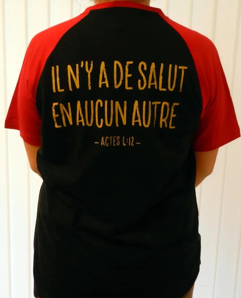 Jésus sauve + Il n'y a de salut - T-Shirt noir manches rouges