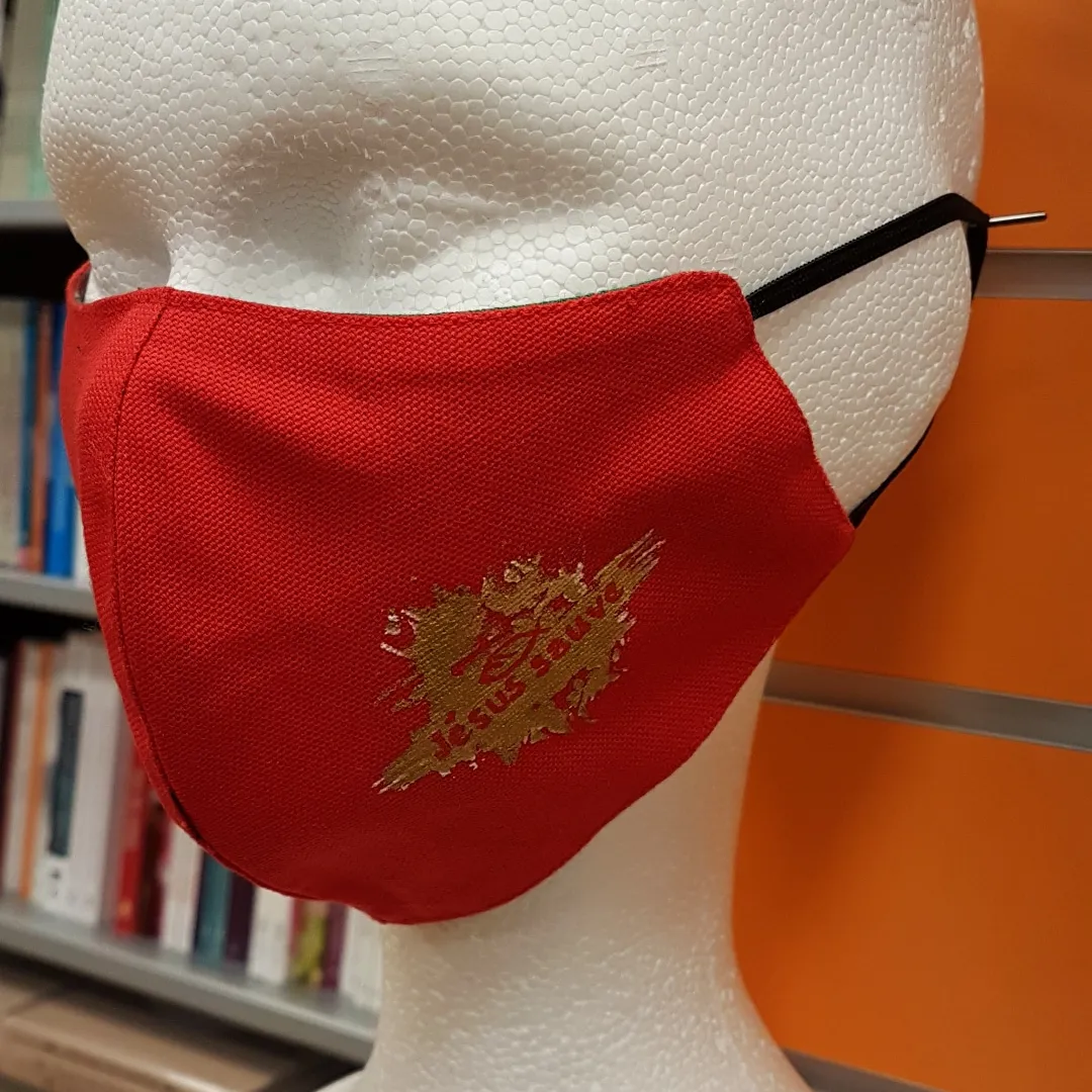 Masque en tissu marqué "Jésus sauve"
