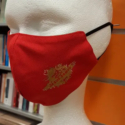 Masque en tissu marqué "Jésus sauve"