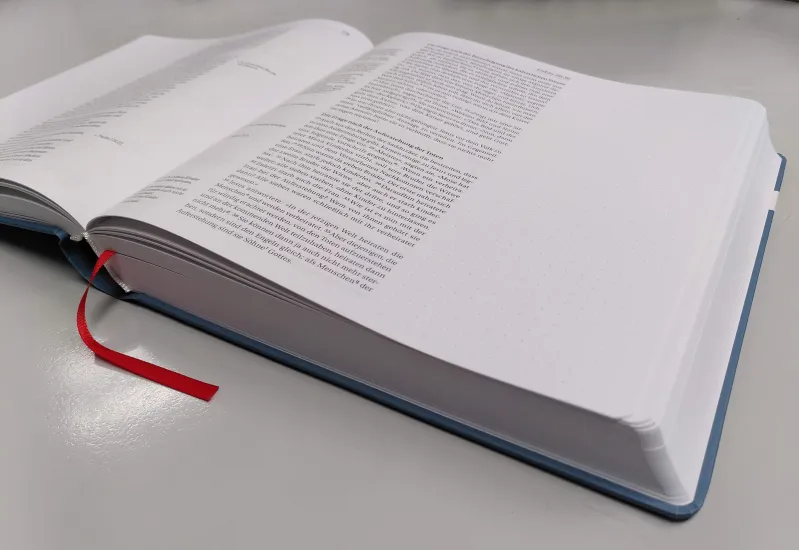 NG Neues Testament - Journaling-Ausgabe, gebunden blau mit Gummiband -  Neue Genfer bersetzung :: Das Haus der Bibel Europa