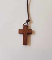 COLLIER CROIX EN BOIS MARRON