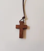 COLLIER CROIX EN BOIS MARRON