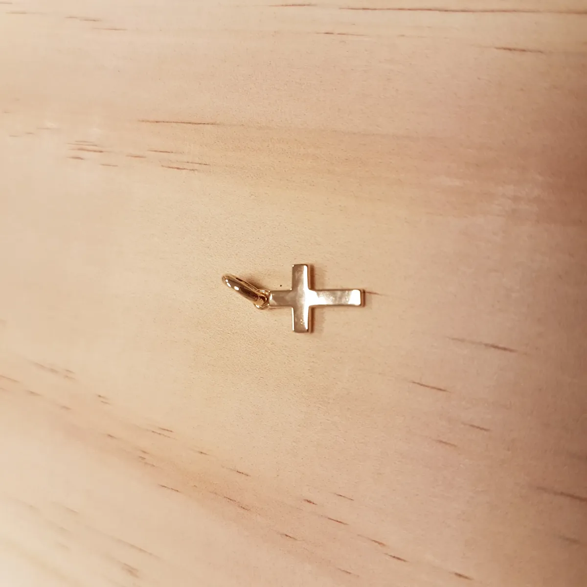 Pendentif Croix plate [petit modèle] - Plaqué Or (3µ)